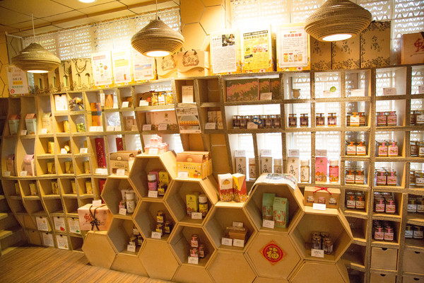 紙箱王創意園區(清境小瑞士花園)：[旅遊/食記/清境]創意紙餐廳 紙箱王創意園區(清境小瑞士花園店)