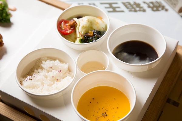 紙箱王創意園區(清境小瑞士花園)：[旅遊/食記/清境]創意紙餐廳 紙箱王創意園區(清境小瑞士花園店)