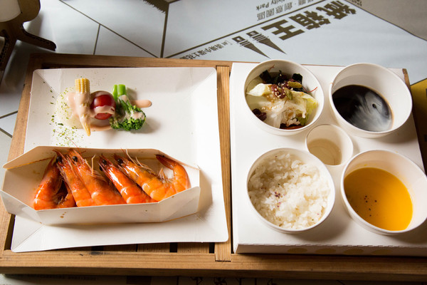 紙箱王創意園區(清境小瑞士花園)：[旅遊/食記/清境]創意紙餐廳 紙箱王創意園區(清境小瑞士花園店)