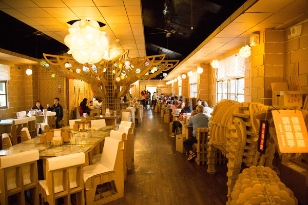 紙箱王創意園區(清境小瑞士花園)：[旅遊/食記/清境]創意紙餐廳 紙箱王創意園區(清境小瑞士花園店)