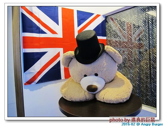 Angry Burger  美式餐廳：（台南。東區美食）Angry Burger 美式餐廳 /  美式漢堡，超大份量，還有大螢幕，讓你開心度過宵夜時光！