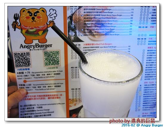Angry Burger  美式餐廳：（台南。東區美食）Angry Burger 美式餐廳 /  美式漢堡，超大份量，還有大螢幕，讓你開心度過宵夜時光！