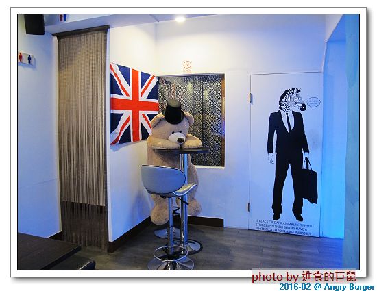 Angry Burger  美式餐廳：（台南。東區美食）Angry Burger 美式餐廳 /  美式漢堡，超大份量，還有大螢幕，讓你開心度過宵夜時光！