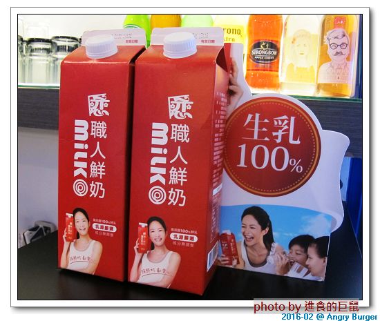 Angry Burger  美式餐廳：（台南。東區美食）Angry Burger 美式餐廳 /  美式漢堡，超大份量，還有大螢幕，讓你開心度過宵夜時光！