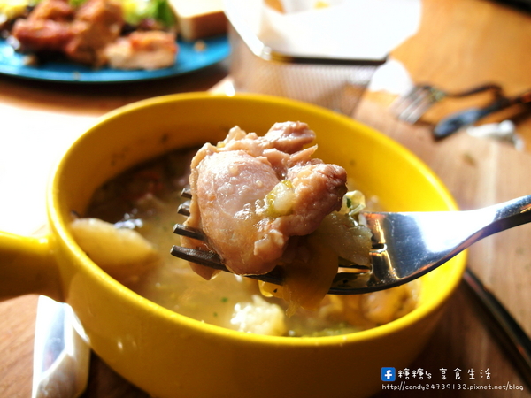 牧熊小館Moow:〖台中│美食〗牧熊小館Moow ❤ 隱藏於巷弄中的人氣早午餐,超推牧熊森林野餐的雞腿肉,多汁鮮甜,外酥內嫩,還有荔枝冰沙及紅豆燕麥拿鐵也超好喝!!