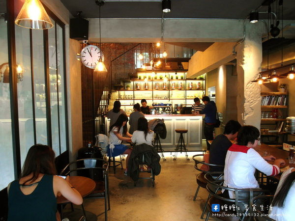 牧熊小館Moow:〖台中│美食〗牧熊小館Moow ❤ 隱藏於巷弄中的人氣早午餐,超推牧熊森林野餐的雞腿肉,多汁鮮甜,外酥內嫩,還有荔枝冰沙及紅豆燕麥拿鐵也超好喝!!