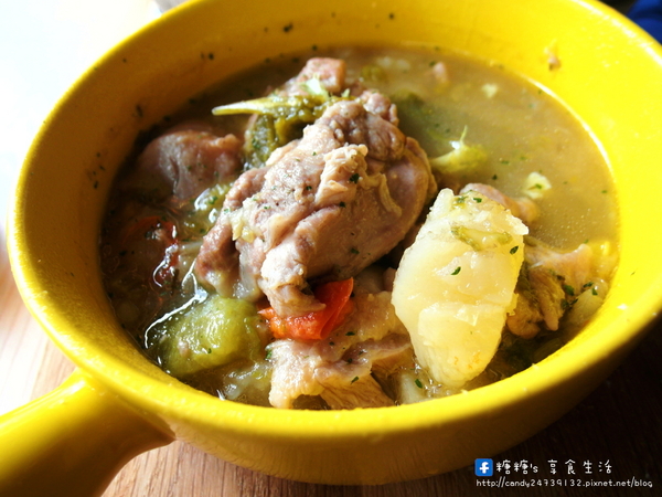 牧熊小館Moow:〖台中│美食〗牧熊小館Moow ❤ 隱藏於巷弄中的人氣早午餐,超推牧熊森林野餐的雞腿肉,多汁鮮甜,外酥內嫩,還有荔枝冰沙及紅豆燕麥拿鐵也超好喝!!