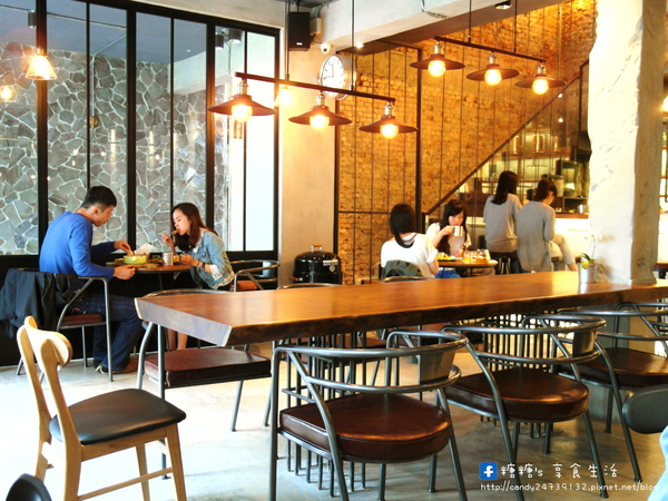 牧熊小館Moow:〖台中│美食〗牧熊小館Moow ❤ 隱藏於巷弄中的人氣早午餐,超推牧熊森林野餐的雞腿肉,多汁鮮甜,外酥內嫩,還有荔枝冰沙及紅豆燕麥拿鐵也超好喝!!