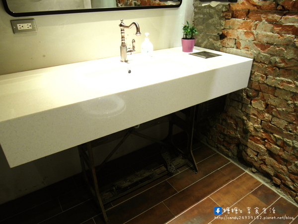 牧熊小館Moow:〖台中│美食〗牧熊小館Moow ❤ 隱藏於巷弄中的人氣早午餐,超推牧熊森林野餐的雞腿肉,多汁鮮甜,外酥內嫩,還有荔枝冰沙及紅豆燕麥拿鐵也超好喝!!