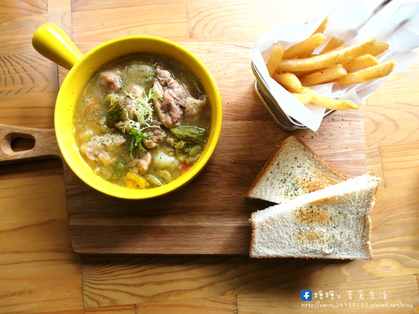 牧熊小館Moow:〖台中│美食〗牧熊小館Moow ❤ 隱藏於巷弄中的人氣早午餐,超推牧熊森林野餐的雞腿肉,多汁鮮甜,外酥內嫩,還有荔枝冰沙及紅豆燕麥拿鐵也超好喝!!