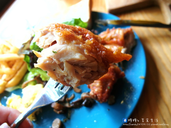 牧熊小館Moow:〖台中│美食〗牧熊小館Moow ❤ 隱藏於巷弄中的人氣早午餐,超推牧熊森林野餐的雞腿肉,多汁鮮甜,外酥內嫩,還有荔枝冰沙及紅豆燕麥拿鐵也超好喝!!