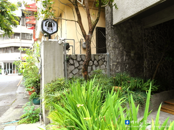 牧熊小館Moow:〖台中│美食〗牧熊小館Moow ❤ 隱藏於巷弄中的人氣早午餐,超推牧熊森林野餐的雞腿肉,多汁鮮甜,外酥內嫩,還有荔枝冰沙及紅豆燕麥拿鐵也超好喝!!