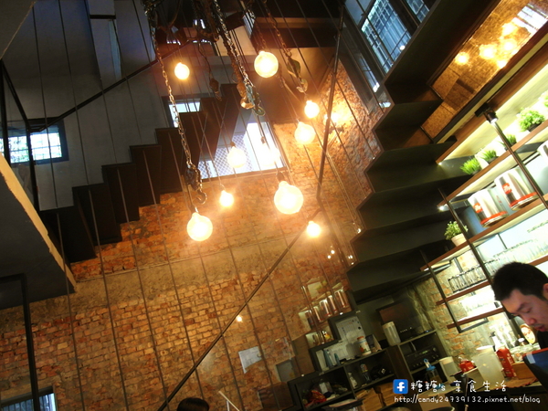 牧熊小館Moow:〖台中│美食〗牧熊小館Moow ❤ 隱藏於巷弄中的人氣早午餐,超推牧熊森林野餐的雞腿肉,多汁鮮甜,外酥內嫩,還有荔枝冰沙及紅豆燕麥拿鐵也超好喝!!