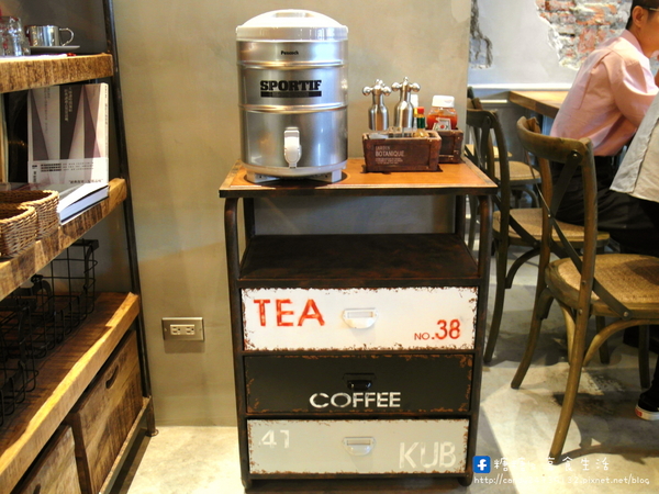 牧熊小館Moow:〖台中│美食〗牧熊小館Moow ❤ 隱藏於巷弄中的人氣早午餐,超推牧熊森林野餐的雞腿肉,多汁鮮甜,外酥內嫩,還有荔枝冰沙及紅豆燕麥拿鐵也超好喝!!