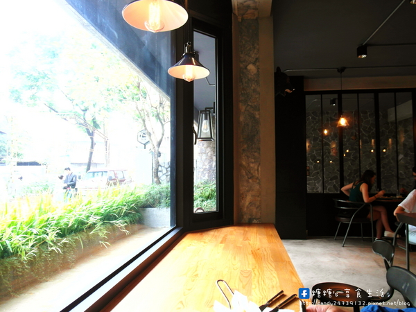 牧熊小館Moow:〖台中│美食〗牧熊小館Moow ❤ 隱藏於巷弄中的人氣早午餐,超推牧熊森林野餐的雞腿肉,多汁鮮甜,外酥內嫩,還有荔枝冰沙及紅豆燕麥拿鐵也超好喝!!