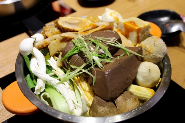 鬼椒一番鍋(東門店)：[台南]北部平價連鎖麻辣鍋來拉 鬼椒一番鍋(東門店)