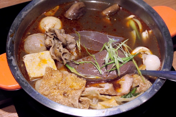 鬼椒一番鍋(東門店)：[台南]北部平價連鎖麻辣鍋來拉 鬼椒一番鍋(東門店)