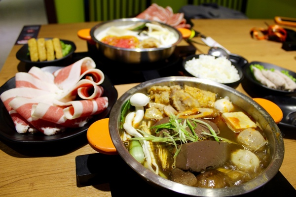 鬼椒一番鍋(東門店)：[台南]北部平價連鎖麻辣鍋來拉 鬼椒一番鍋(東門店)