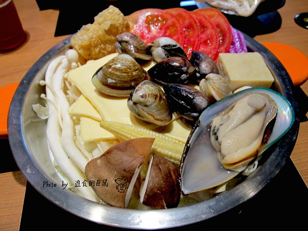 鬼椒一番鍋(東門店):(台南。東區美食)『鬼椒一番鍋(台南東門店) 』全台知名連鎖火鍋店。平實價格就能輕鬆地享用美味的個人鍋。