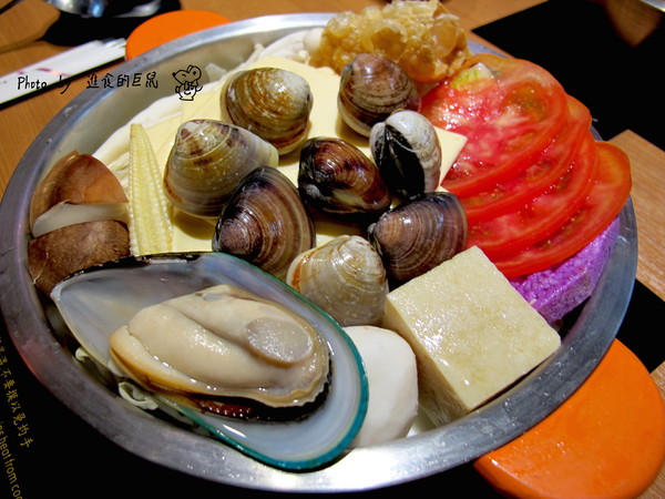 鬼椒一番鍋(東門店):(台南。東區美食)『鬼椒一番鍋(台南東門店) 』全台知名連鎖火鍋店。平實價格就能輕鬆地享用美味的個人鍋。