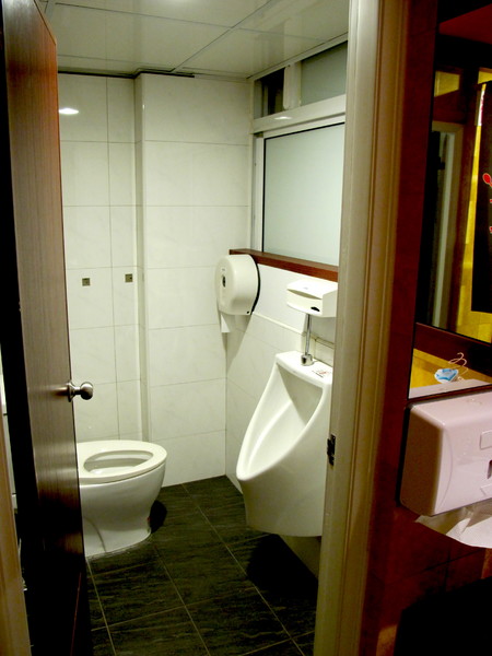 鬼椒一番鍋(東門店):(台南。東區美食)『鬼椒一番鍋(台南東門店) 』全台知名連鎖火鍋店。平實價格就能輕鬆地享用美味的個人鍋。