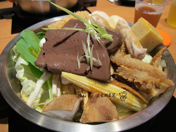 鬼椒一番鍋(東門店):(台南。東區美食)『鬼椒一番鍋(台南東門店) 』全台知名連鎖火鍋店。平實價格就能輕鬆地享用美味的個人鍋。