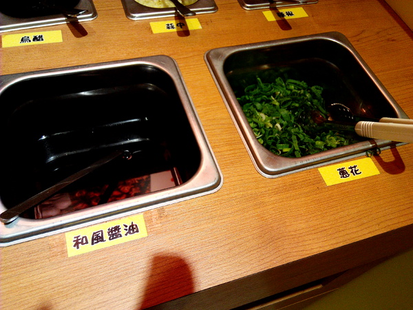 鬼椒一番鍋(東門店):【臺南Ω東區】鬼椒一番鍋(東門店)。鬼椒辣得過癮,綠咖哩風味十足,且不另收服務費