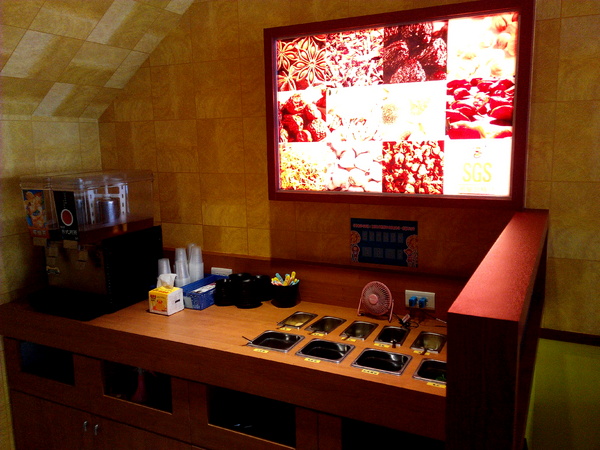 鬼椒一番鍋(東門店):【臺南Ω東區】鬼椒一番鍋(東門店)。鬼椒辣得過癮,綠咖哩風味十足,且不另收服務費