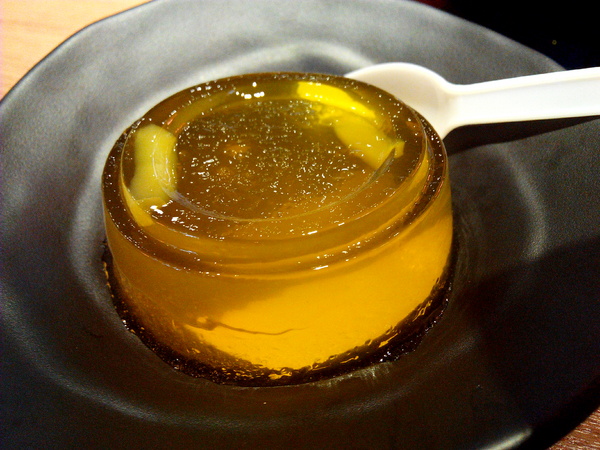 鬼椒一番鍋(東門店):【臺南Ω東區】鬼椒一番鍋(東門店)。鬼椒辣得過癮,綠咖哩風味十足,且不另收服務費