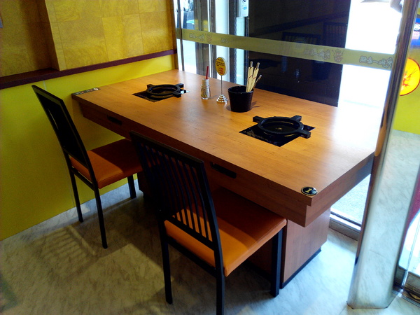 鬼椒一番鍋(東門店):【臺南Ω東區】鬼椒一番鍋(東門店)。鬼椒辣得過癮,綠咖哩風味十足,且不另收服務費