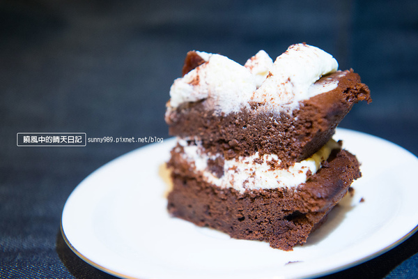 73生乳頂級巧克力蛋糕：【邀約|大潤發】73生乳頂級巧克力蛋糕 送媽媽好自己吃也不賴