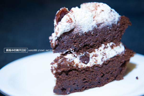 73生乳頂級巧克力蛋糕：【邀約|大潤發】73生乳頂級巧克力蛋糕 送媽媽好自己吃也不賴