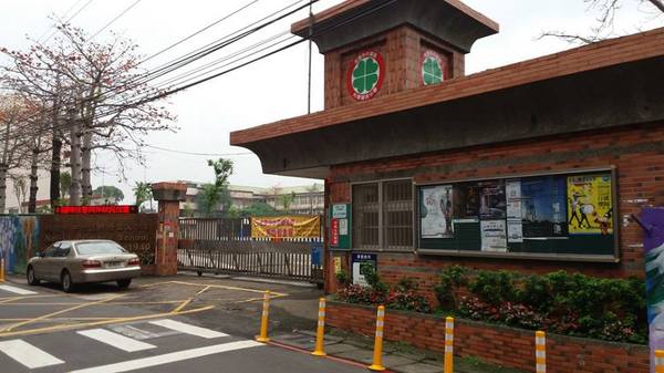 內壢國小3D彩繪牆：【桃園景點】福德里彩繪牆~內壢國小恐龍出沒