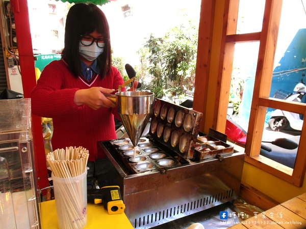 Sun House 爆漿雞蛋糕:〖台中│美食〗Sun House 爆漿雞蛋糕 ❤ 北平路甜食推薦!!會爆漿~爆漿~大爆漿的雞蛋糕!!!超推鹹口味起司及巧克力麻糬這兩款,讓糖糖一試成主顧!!