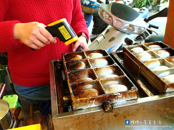 Sun House 爆漿雞蛋糕:〖台中│美食〗Sun House 爆漿雞蛋糕 ❤ 北平路甜食推薦!!會爆漿~爆漿~大爆漿的雞蛋糕!!!超推鹹口味起司及巧克力麻糬這兩款,讓糖糖一試成主顧!!