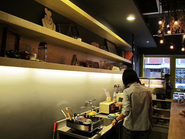 Miss Bossy Café:{Miss Bossy Café} 超~精緻美味的杯子蛋糕_隱身在台南巷弄中