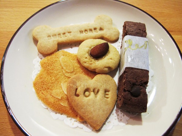 Miss Bossy Café:{Miss Bossy Café} 超~精緻美味的杯子蛋糕_隱身在台南巷弄中