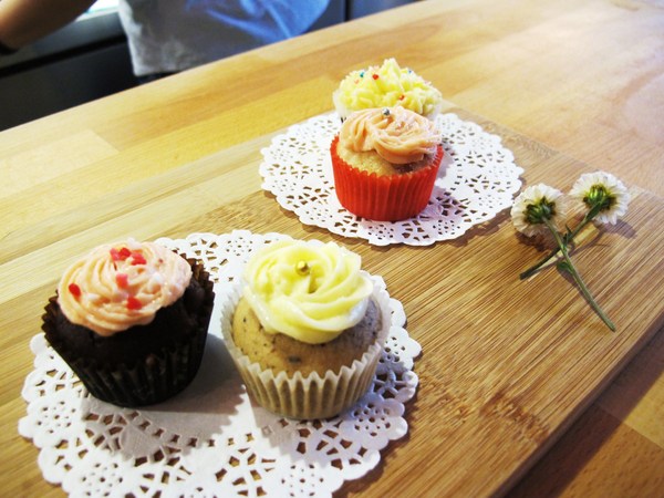 Miss Bossy Café:{Miss Bossy Café} 超~精緻美味的杯子蛋糕_隱身在台南巷弄中