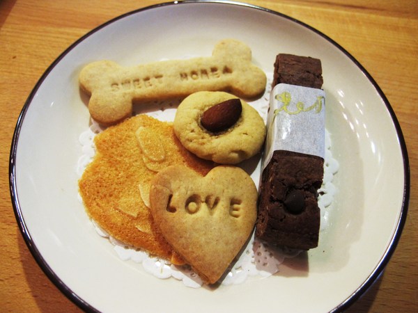 Miss Bossy Café:{Miss Bossy Café} 超~精緻美味的杯子蛋糕_隱身在台南巷弄中