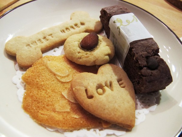 Miss Bossy Café:{Miss Bossy Café} 超~精緻美味的杯子蛋糕_隱身在台南巷弄中