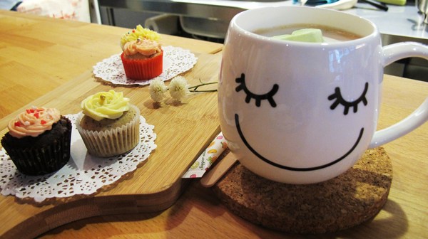 Miss Bossy Café:{Miss Bossy Café} 超~精緻美味的杯子蛋糕_隱身在台南巷弄中