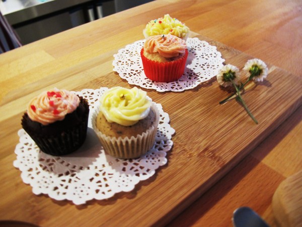 Miss Bossy Café:{Miss Bossy Café} 超~精緻美味的杯子蛋糕_隱身在台南巷弄中