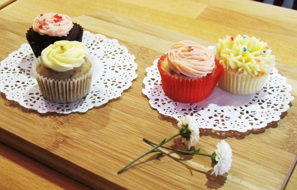 Miss Bossy Café:{Miss Bossy Café} 超~精緻美味的杯子蛋糕_隱身在台南巷弄中