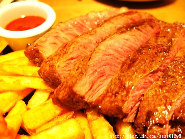 ibeef愛牛客炭烤牛排館：【美食特搜。高雄苓雅區】iBeef愛牛客炭烤牛排館(邀約)。大份量30盎司肩小排超美味 高雄牛肉控千萬別錯過囉！