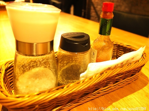 ibeef愛牛客炭烤牛排館：【美食特搜。高雄苓雅區】iBeef愛牛客炭烤牛排館(邀約)。大份量30盎司肩小排超美味 高雄牛肉控千萬別錯過囉！