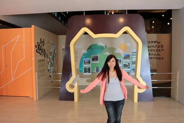 老楊方城市觀光工廠:【嘉義景點】老楊方程式觀光工廠~居然神秘的養了一隻大型的機器人在大樓裡吶 & 參訪方塊狗星人的3D星際奇幻之旅