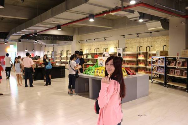 老楊方城市觀光工廠:【嘉義景點】老楊方程式觀光工廠~居然神秘的養了一隻大型的機器人在大樓裡吶 & 參訪方塊狗星人的3D星際奇幻之旅