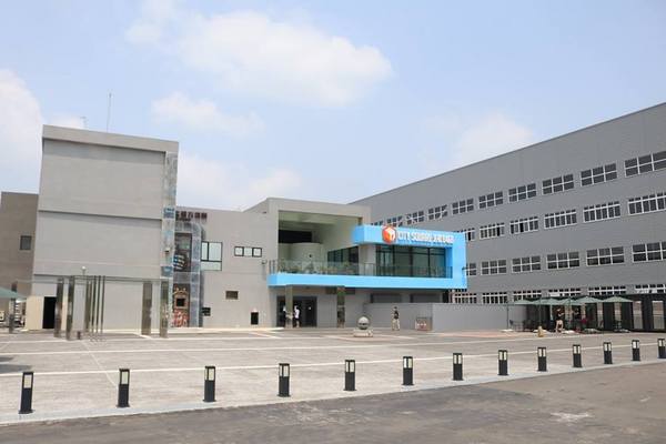 老楊方城市觀光工廠:【嘉義景點】老楊方程式觀光工廠~居然神秘的養了一隻大型的機器人在大樓裡吶 & 參訪方塊狗星人的3D星際奇幻之旅