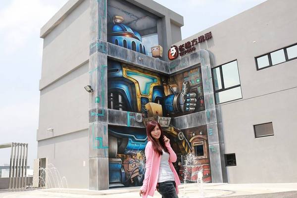 老楊方城市觀光工廠:【嘉義景點】老楊方程式觀光工廠~居然神秘的養了一隻大型的機器人在大樓裡吶 & 參訪方塊狗星人的3D星際奇幻之旅