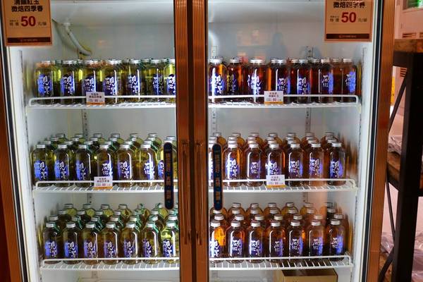 老楊方城市觀光工廠:【嘉義景點】老楊方程式觀光工廠~居然神秘的養了一隻大型的機器人在大樓裡吶 & 參訪方塊狗星人的3D星際奇幻之旅